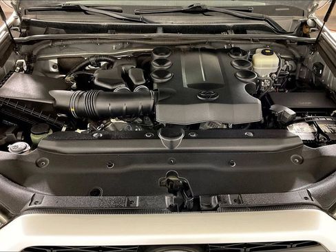 Used 2018 Toyota 4Runner Limited AWD/4WD image 9