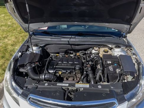 Used 2015 Chevrolet Cruze LT FWD image 19