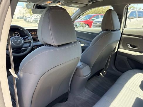 Used 2023 Hyundai Elantra SEL w/ Convenience Package image 14