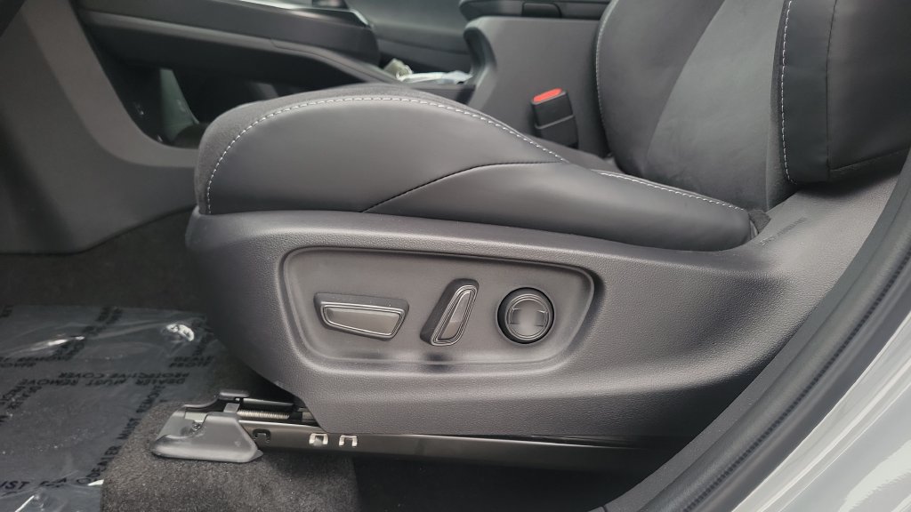 Certified 2026 Toyota C-HR AWD/4WD image 16