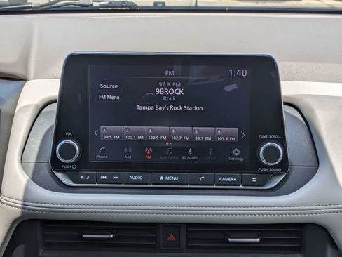 Used 2025 Nissan Rogue SV FWD image 17