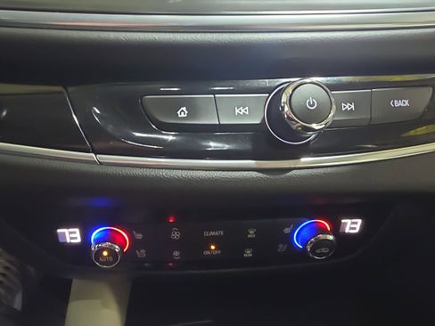 Used 2023 Buick Enclave Avenir w/ Avenir Technology Package image 18