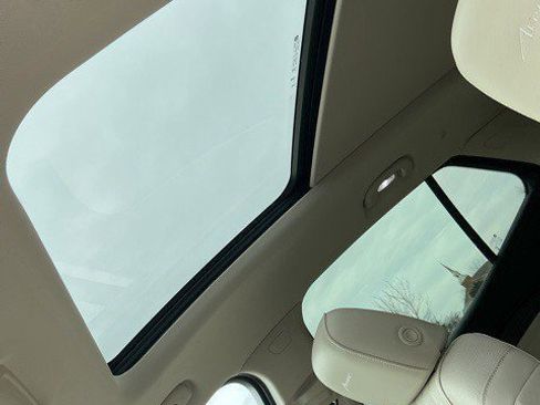 Used 2023 Buick Envision Avenir image 18