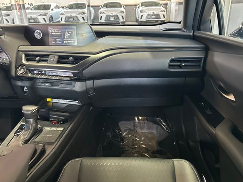 Used 2022 Lexus UX 200 w/ Accessory Package (Z2) FWD image 30