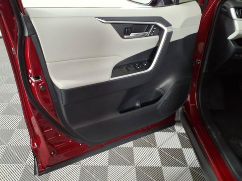Used 2021 Toyota RAV4 XLE Premium FWD image 18
