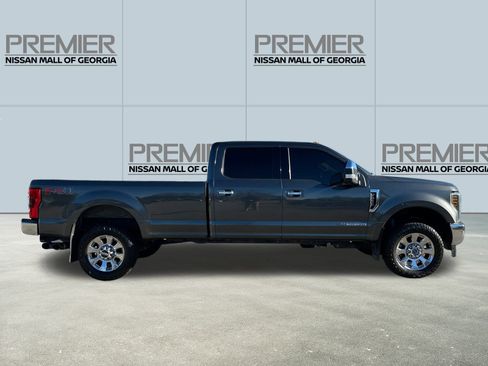 Used 2018 Ford F350 Lariat w/ Chrome Package image 4