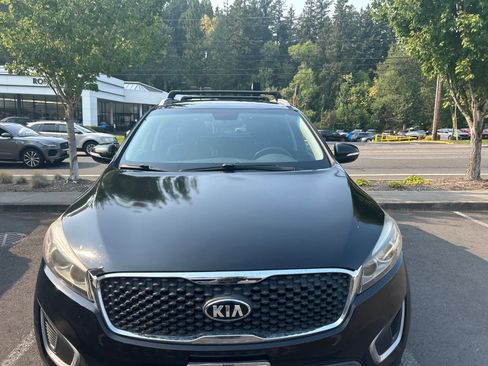 Used 2018 Kia Sorento AWD image 2