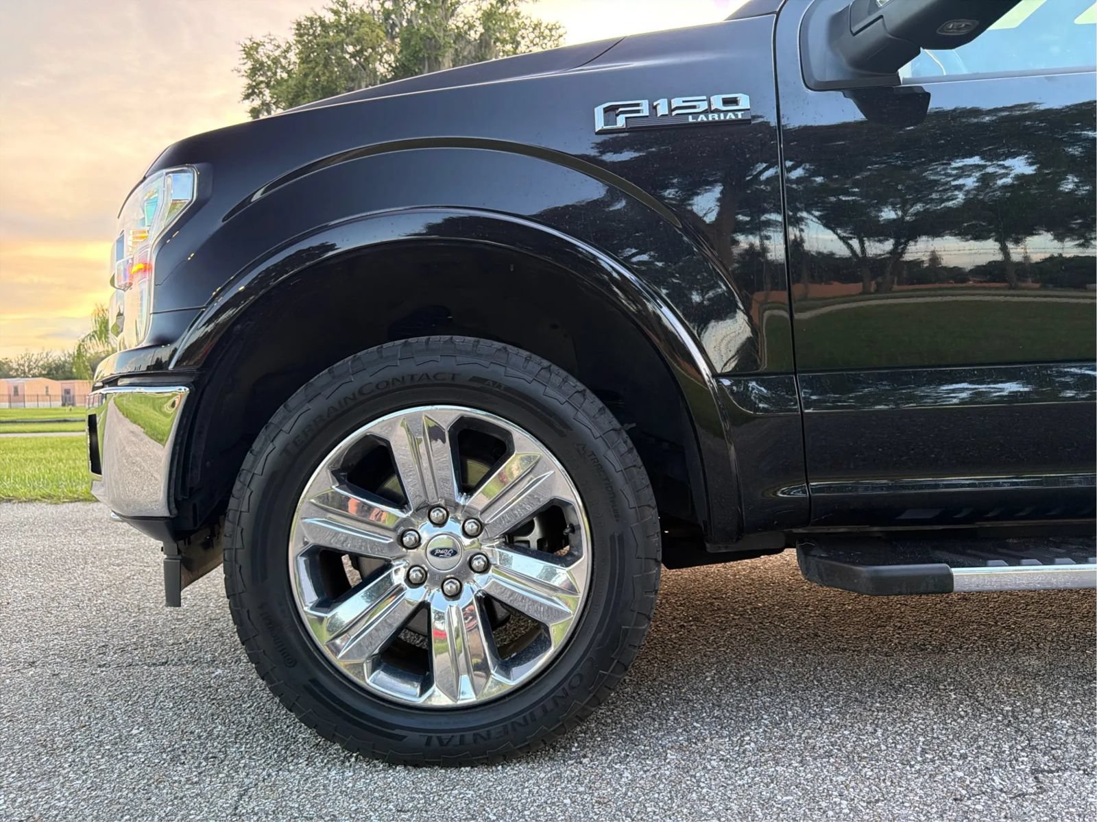 Used 2018 Ford F150 Lariat w/ Equipment Group 502A Luxury AWD/4WD image 25