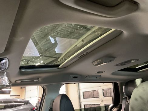 New 2026 Kia Carnival SX Prestige image 11