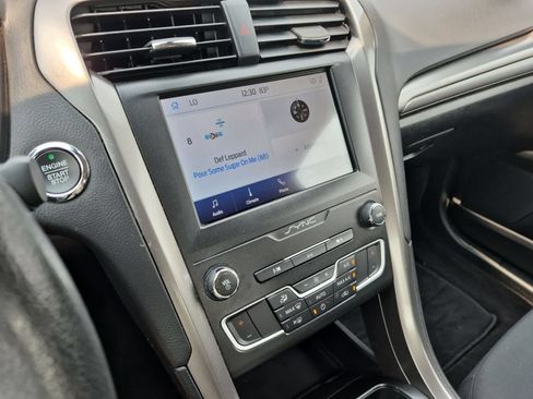 Used 2020 Ford Fusion SE FWD image 27