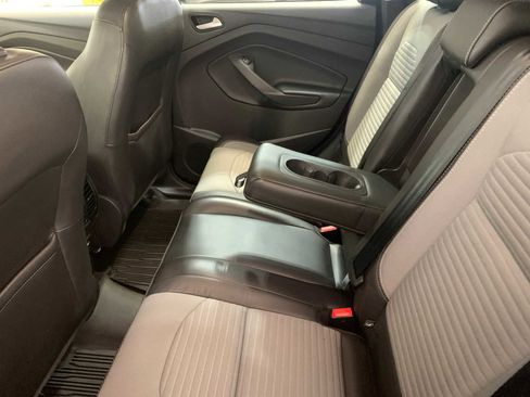 Used 2019 Ford Escape SE image 5
