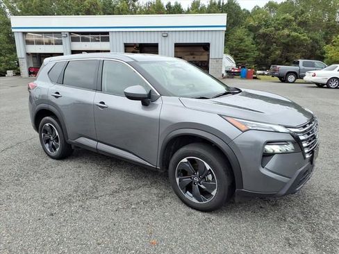 Used 2024 Nissan Rogue SV image 7