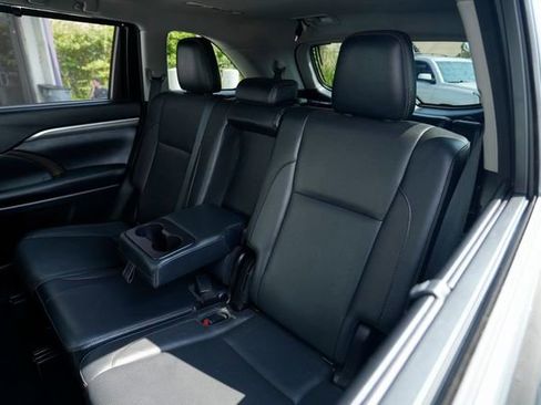 Used 2017 Toyota Highlander Limited AWD/4WD image 24