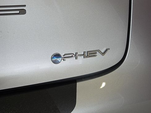 New 2026 Toyota Prius Plug-In Hybrid FWD image 11