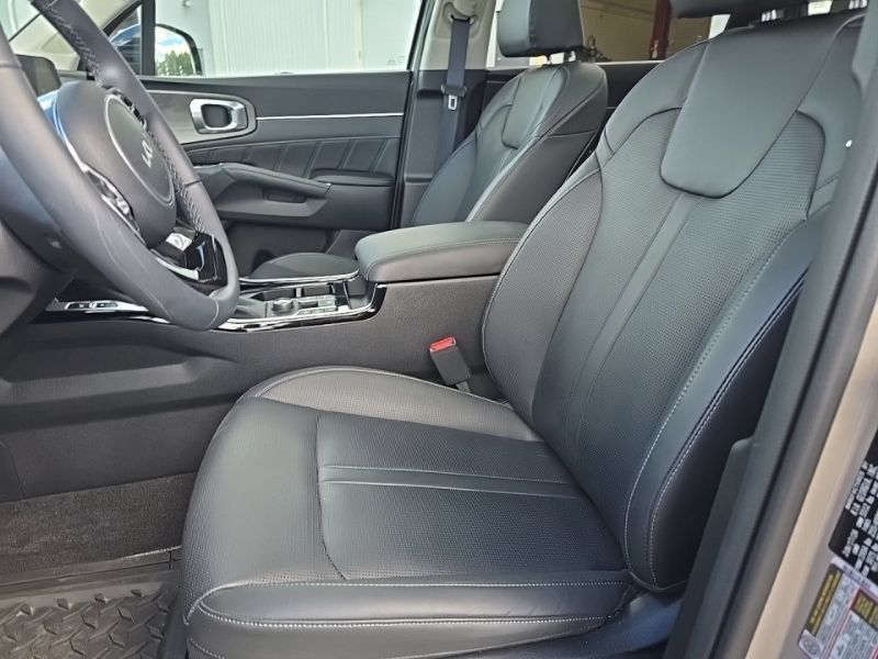 Used 2024 Kia Sorento SX AWD/4WD image 11