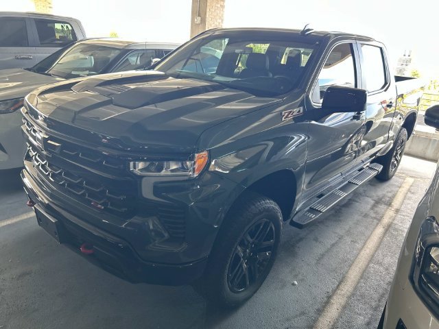 Used 2025 Chevrolet Silverado 1500 LT Trail Boss w/ Convenience Package II AWD/4WD image 2