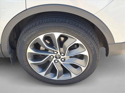 Used 2022 Lincoln Nautilus Reserve AWD/4WD image 9