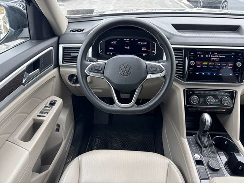 Certified 2023 Volkswagen Atlas SE w/ Black Wheel Package image 14