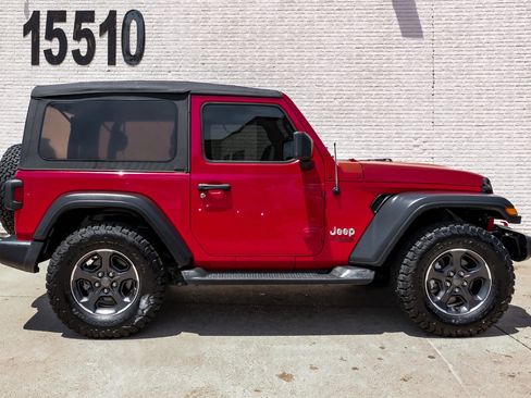 Used 2019 Jeep Wrangler Sport AWD/4WD image 6