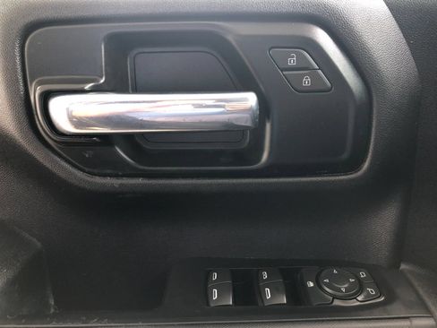 Used 2020 Chevrolet Silverado 1500 Custom w/ Custom Value Package AWD/4WD image 35