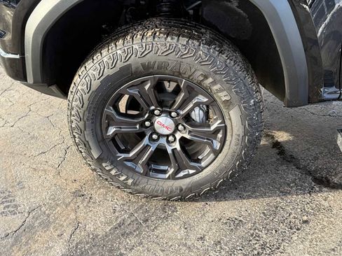 Used 2024 GMC Canyon Elevation w/ Convenience Package image 13