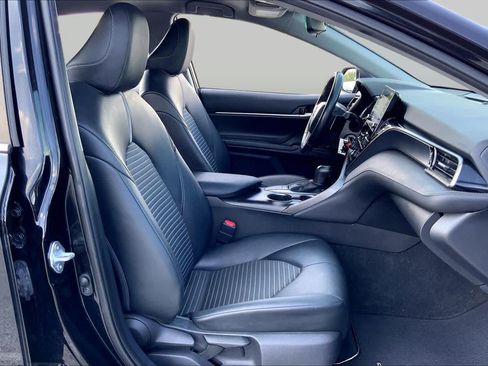 Used 2022 Toyota Camry SE FWD image 9