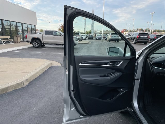 Used 2018 Buick Enclave Essence FWD image 9