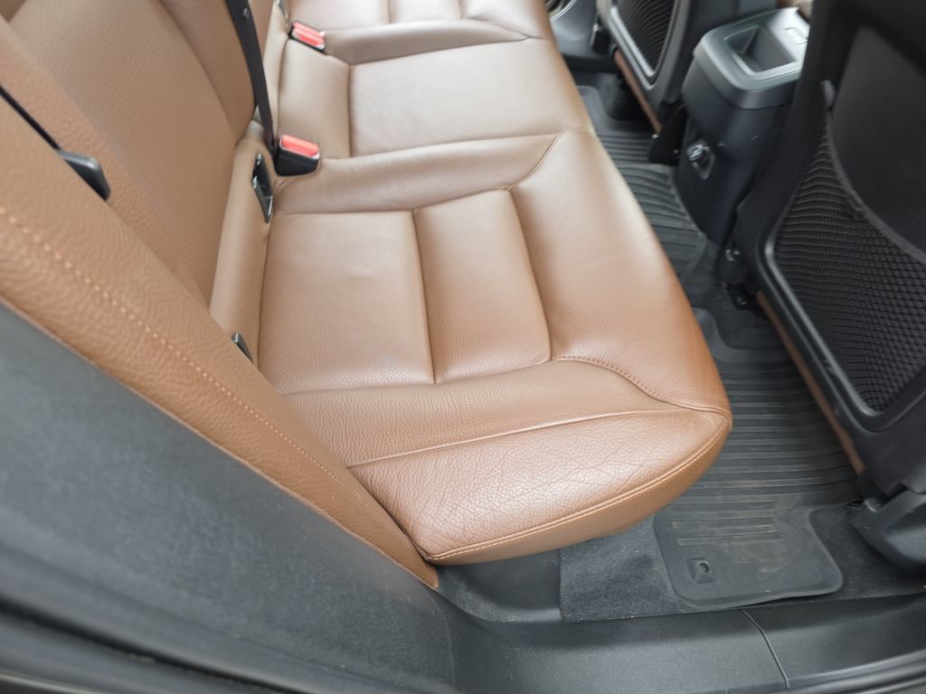 Used 2019 Volvo XC60 T6 Momentum w/ Multimedia Package AWD/4WD image 13