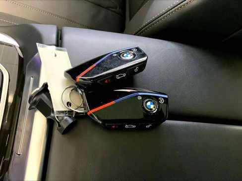 Used 2025 BMW X7 M60i AWD/4WD image 14