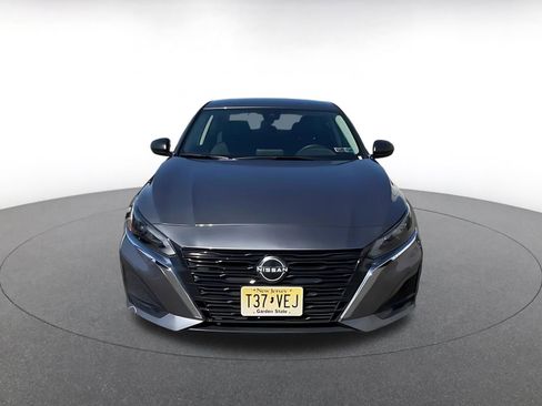 Used 2025 Nissan Altima 2.5 SV FWD image 5