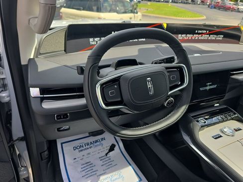 New 2025 Lincoln Navigator L Reserve image 14