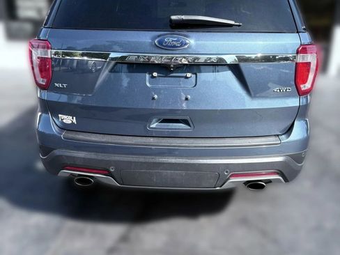 Used 2018 Ford Explorer XLT AWD/4WD image 5