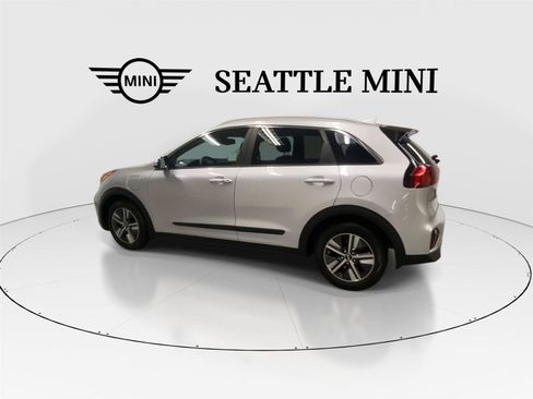 Used 2020 Kia Niro EX FWD image 7