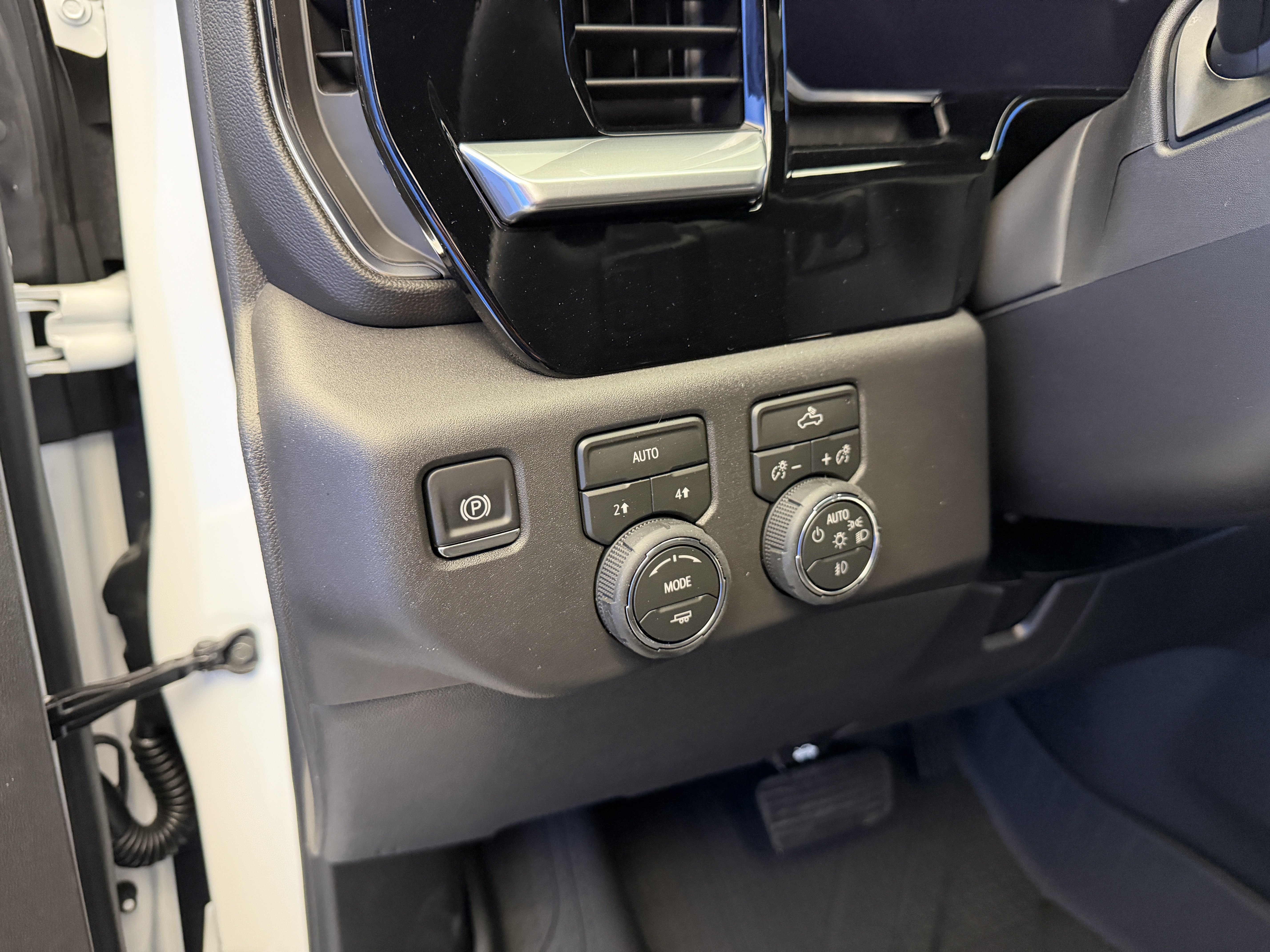New 2026 Chevrolet Silverado 1500 RST w/ Convenience Package II AWD/4WD image 15