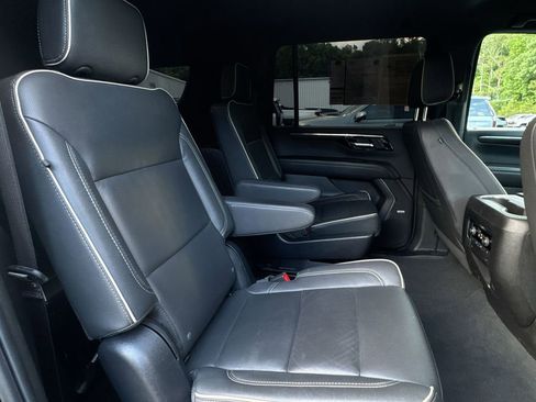 Used 2025 Chevrolet Suburban Premier RWD image 29
