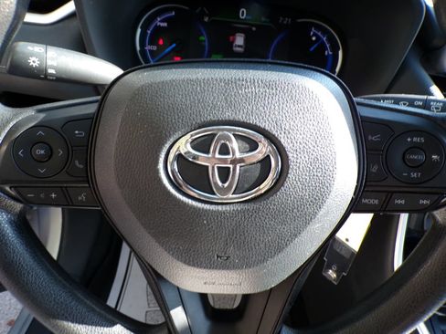 Used 2024 Toyota RAV4 LE AWD/4WD image 31