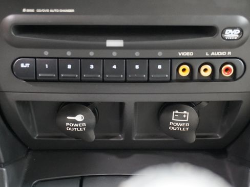 Used 2005 Chrysler Pacifica Touring FWD image 35