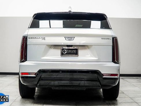 Used 2025 Cadillac Escalade IQ Luxury 2 AWD/4WD image 11