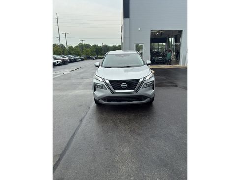 Used 2023 Nissan Rogue SV FWD image 2