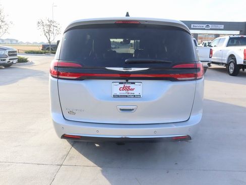 New 2026 Chrysler Pacifica Select image 23