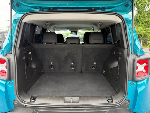 Used 2022 Jeep Renegade Latitude AWD/4WD image 17