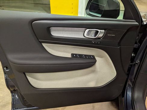 New 2026 Volvo XC40 B5 Ultra w/ Protection Package Premier image 9