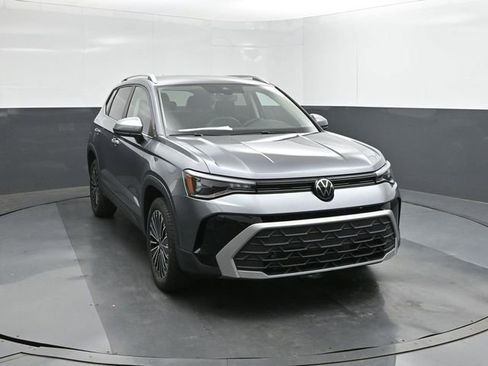 New 2026 Volkswagen Taos SE FWD image 17