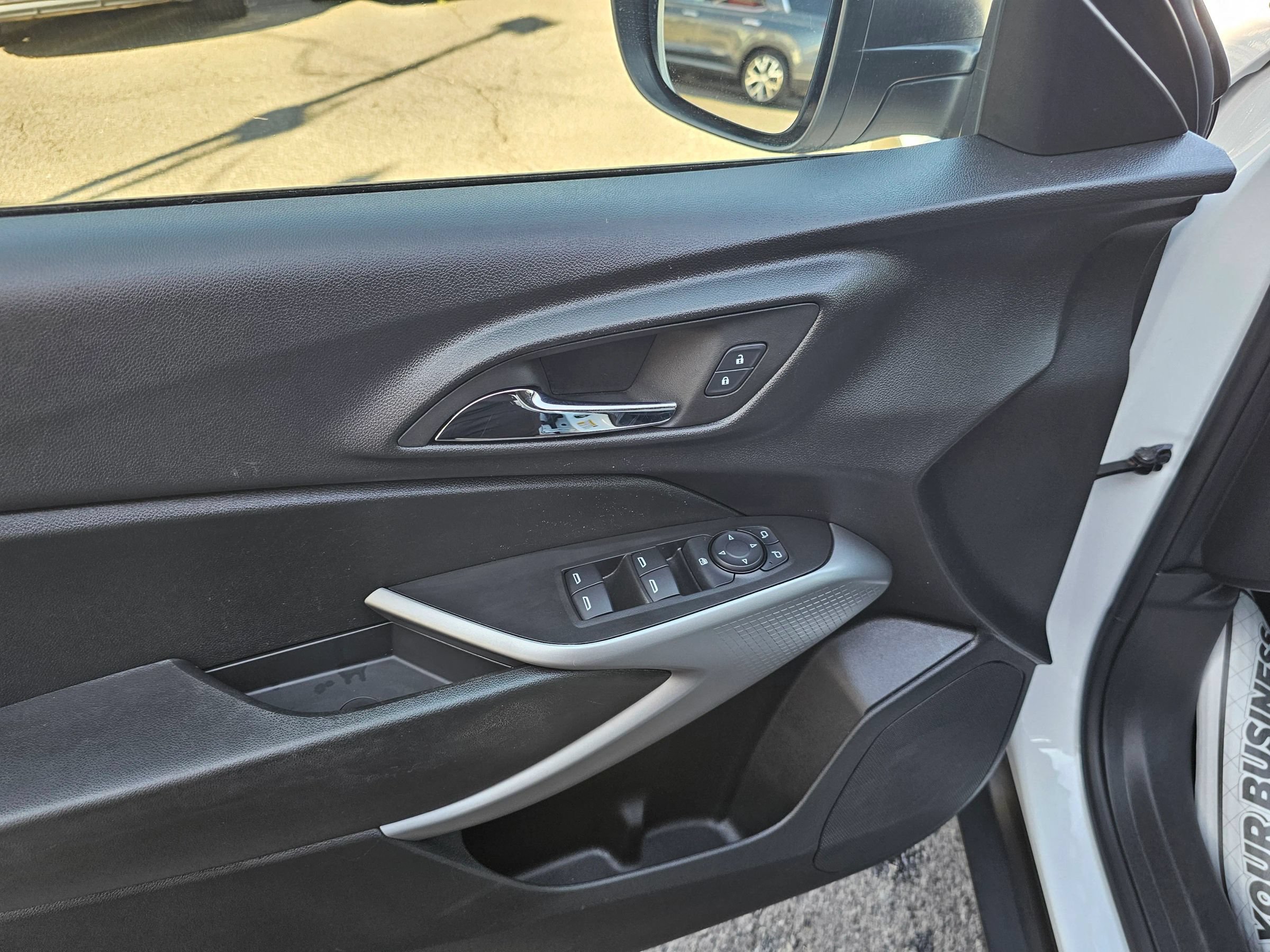Used 2024 Chevrolet Trax LS FWD image 32