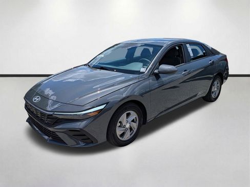 Used 2025 Hyundai Elantra SE FWD image 8