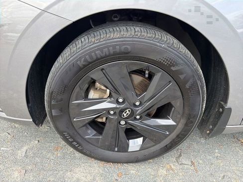 Certified 2023 Hyundai Elantra SEL image 5