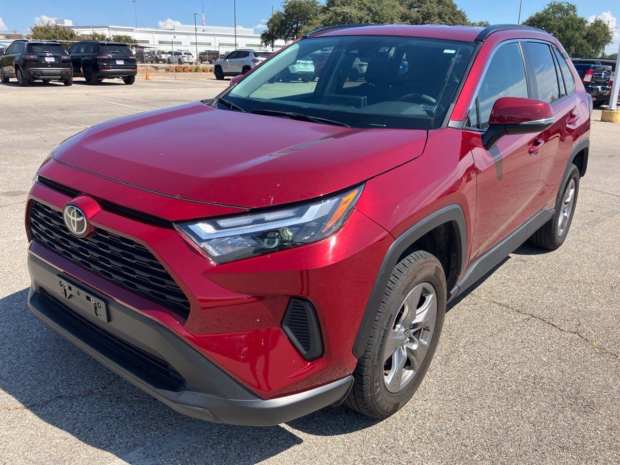Used 2025 Toyota RAV4 XLE FWD image 1