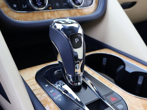 Certified 2021 Bentley Bentayga image 28