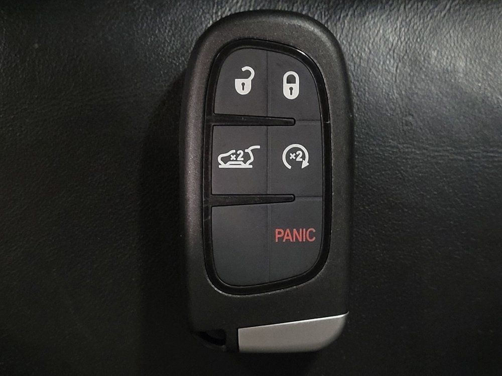Used 2019 Jeep Cherokee Limited w/ Technology Group FWD image 32