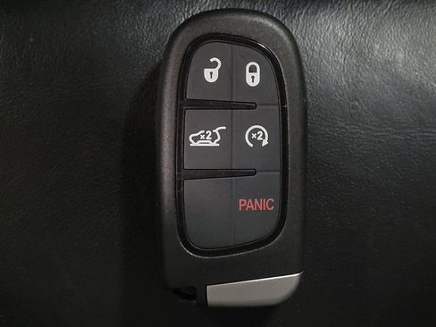 Used 2019 Jeep Cherokee Limited w/ Technology Group FWD image 32